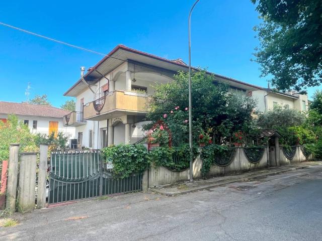 Villa bifamiliare in vendita a Castrocaro Terme e Terra del Sole via Sorgenti