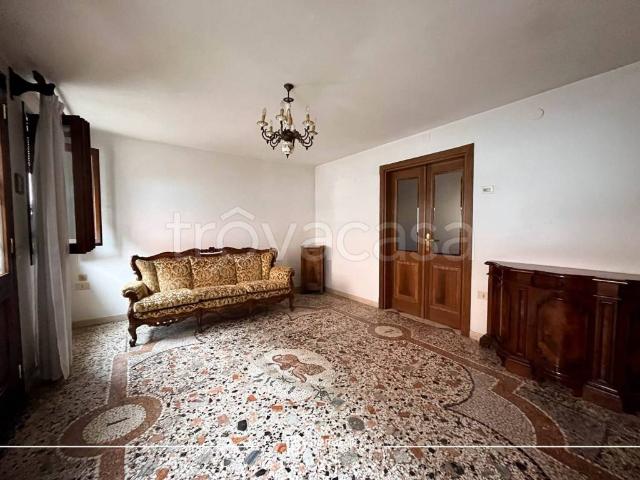 Villa bifamiliare in vendita a Ceggia via Roma, 229