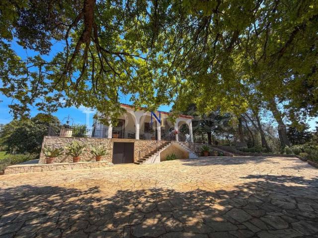 Villa bifamiliare in vendita a Ceglie Messapica