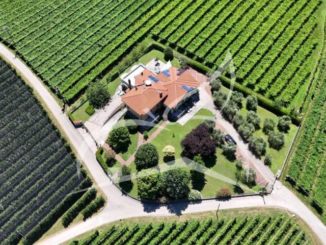 Villa bifamiliare in vendita a Ceniga, Dro