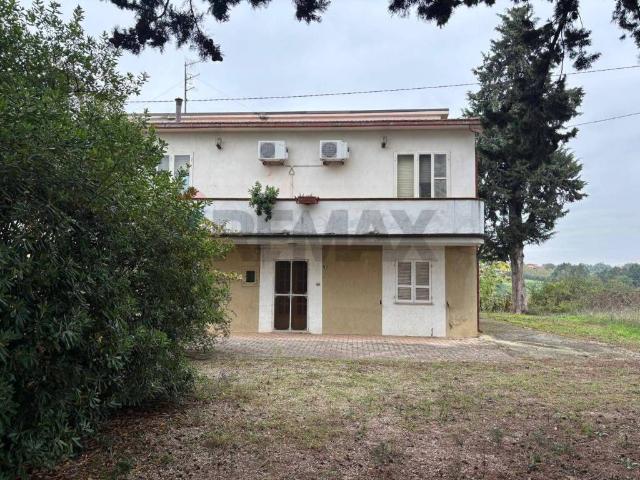 Villa bifamiliare in vendita a Cepagatti via Cantò, 93, Sborgia
