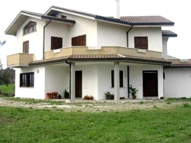 Villa bifamiliare in vendita a Cepagatti via Piano di Coccia
