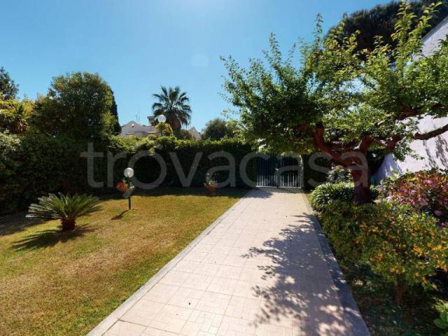 Villa bifamiliare in vendita a Cerveteri via Saturnia