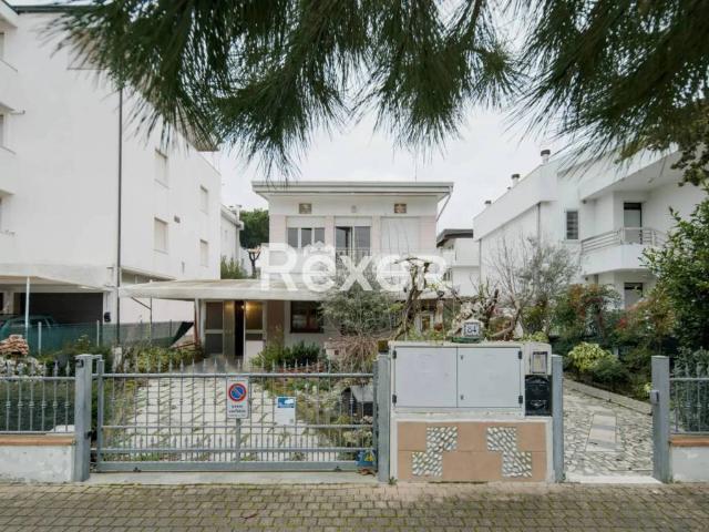 Villa bifamiliare in vendita a Cervia viale Matteotti, Milano Marittima