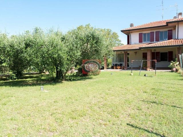 Villa bifamiliare in vendita a Cesena