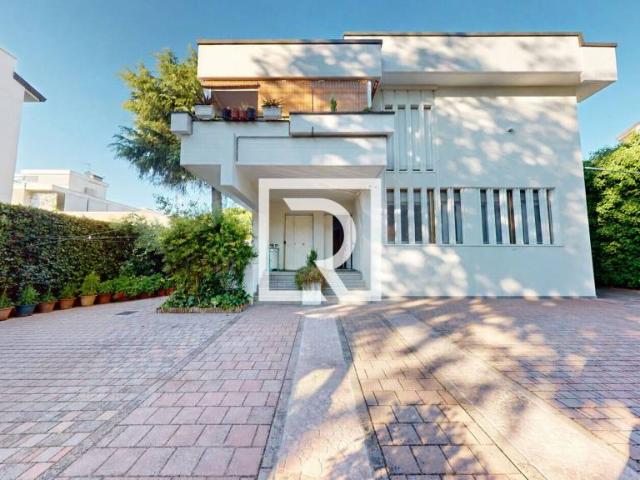 Villa bifamiliare in vendita a Cesenatico