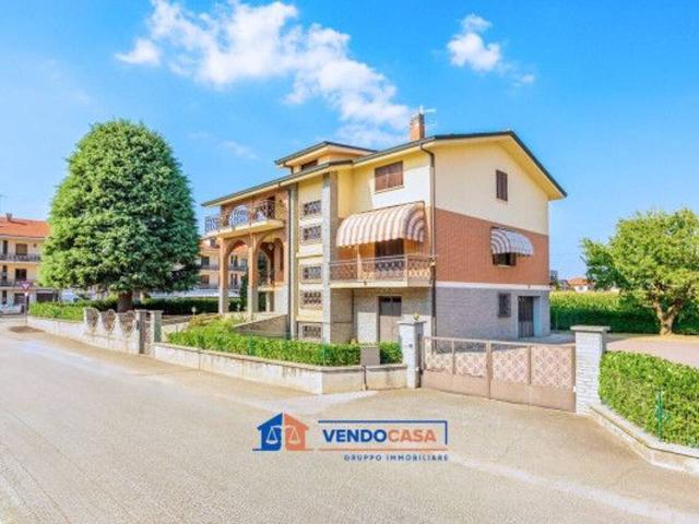 Villa bifamiliare in vendita a Cherasco