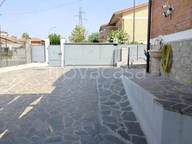Villa bifamiliare in vendita a Chiari viale Cesare Battisti, 9