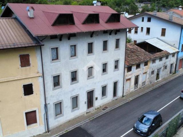 Villa bifamiliare in vendita a Chiusaforte via Culturis, 3