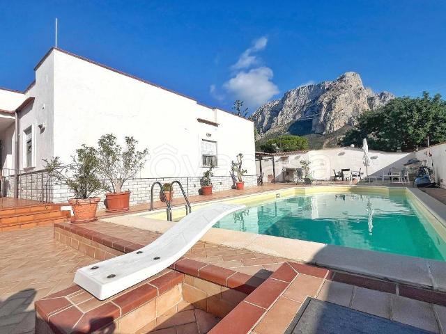 Villa bifamiliare in vendita a Cinisi via Paolo Borsellino