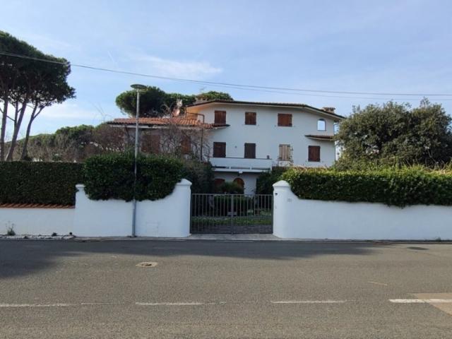Villa bifamiliare in vendita a Cinquale, Montignoso