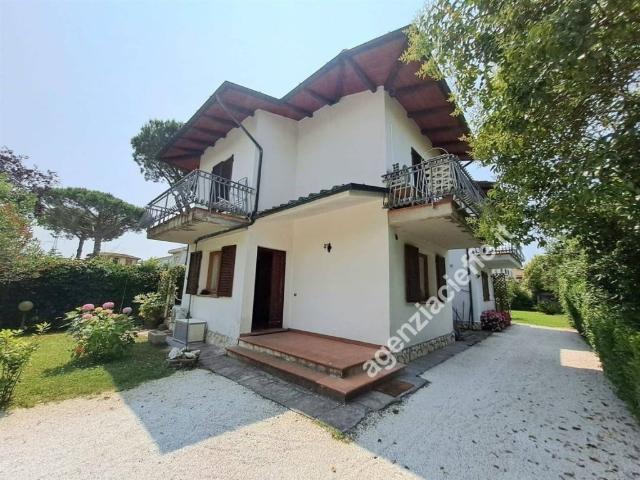 Villa bifamiliare in vendita a Cinquale, Montignoso