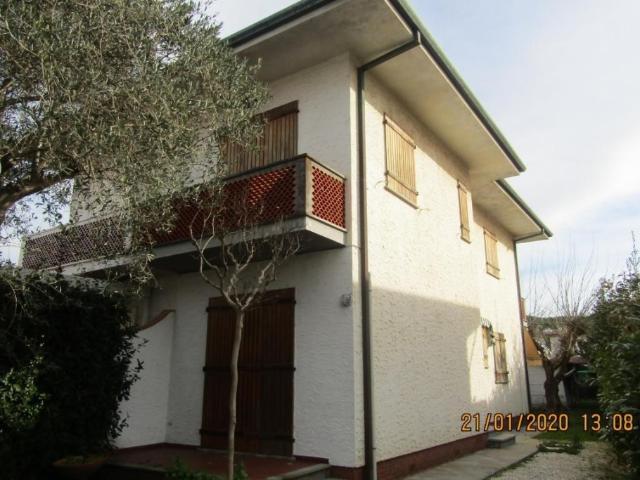 Villa bifamiliare in vendita a Cinquale, Montignoso