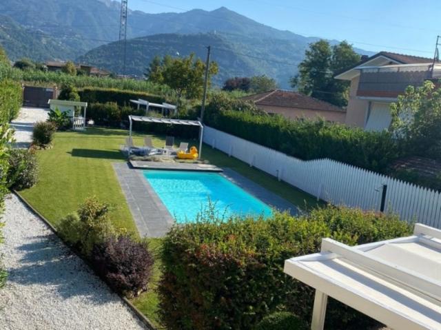 Villa bifamiliare in vendita a Cinquale, Montignoso