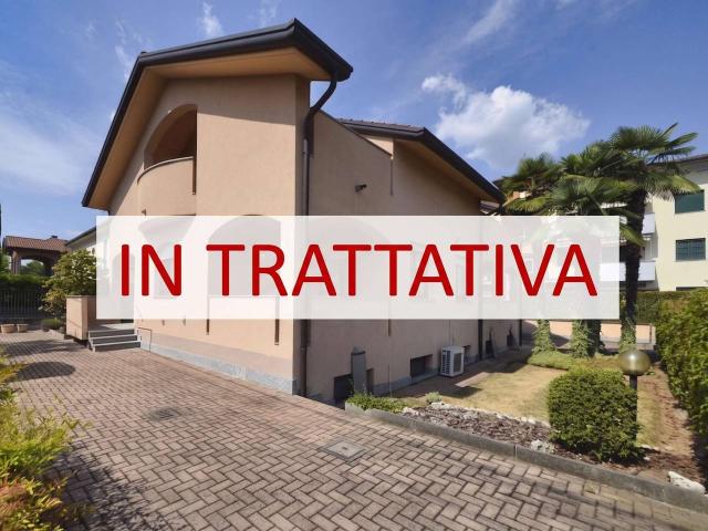 Villa bifamiliare in vendita a Cislago