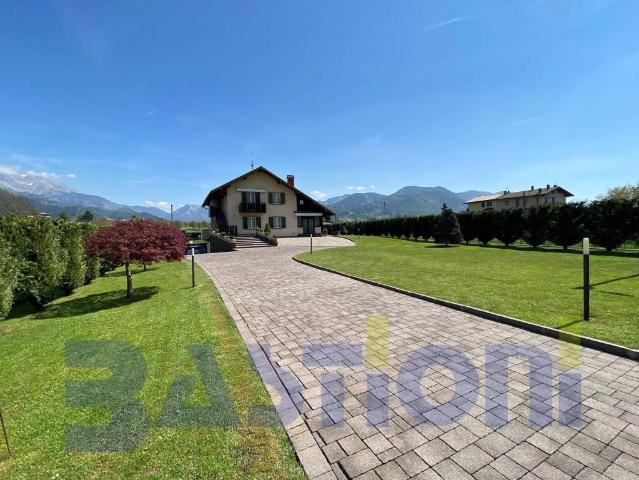 Villa bifamiliare in vendita a Clusone