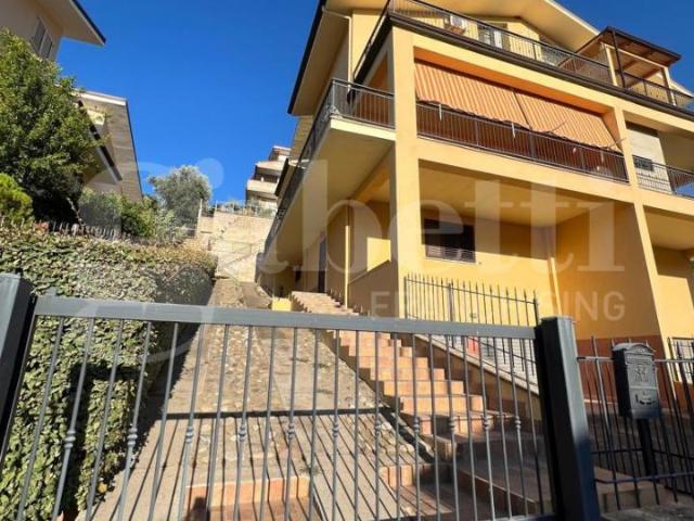 Villa bifamiliare in vendita a Crosia