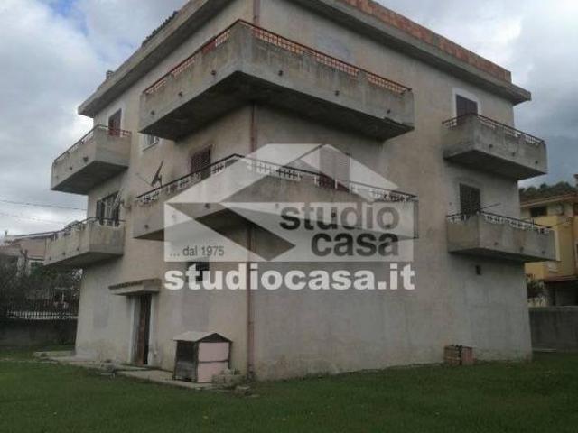 Villa bifamiliare in vendita a Crotone