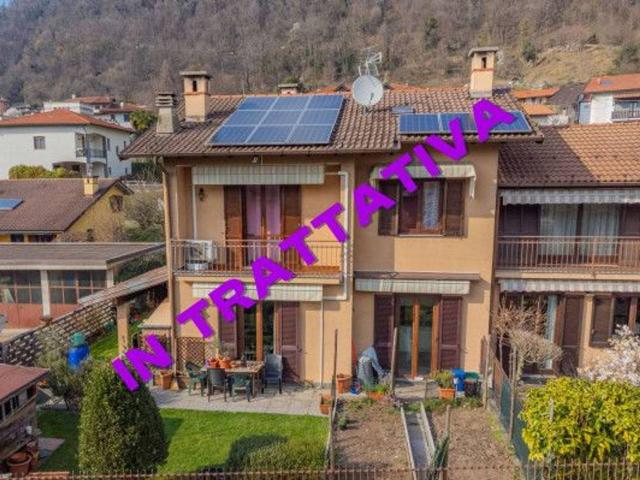 Villa bifamiliare in vendita a Cuveglio