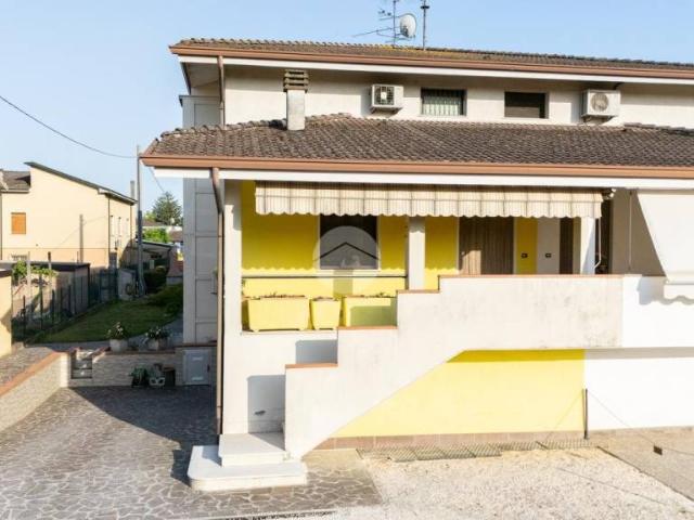 Villa bifamiliare in vendita a Curtatone via Colombina, 19, Buscoldo