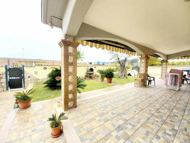 Villa bifamiliare in vendita a Anzio