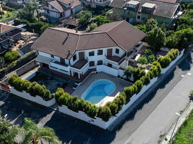 Villa bifamiliare in vendita a Aci Sant'Antonio