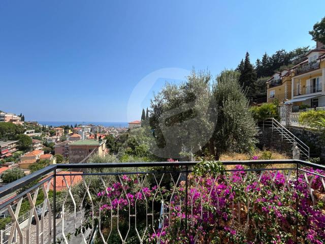 Villa bifamiliare in vendita a Alassio