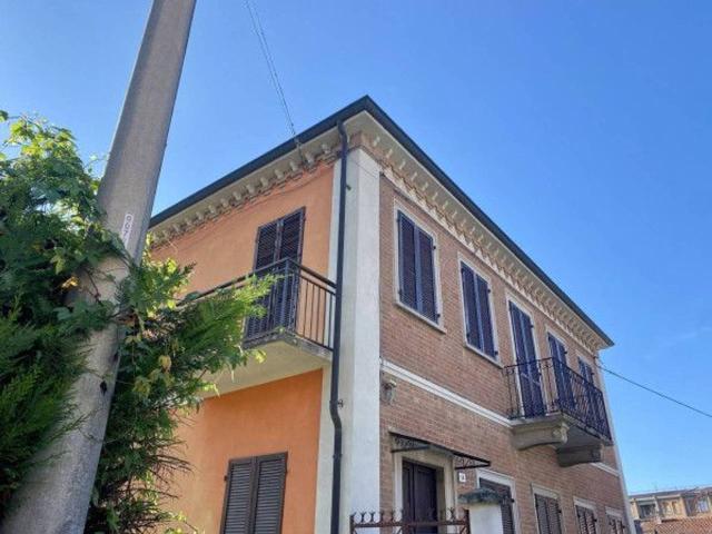 Villa bifamiliare in vendita a Alba