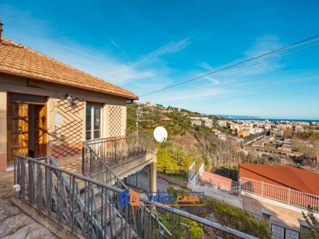 Villa bifamiliare in vendita a Albenga