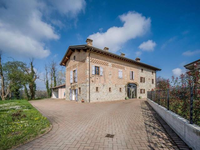 Villa bifamiliare in vendita a Albinea