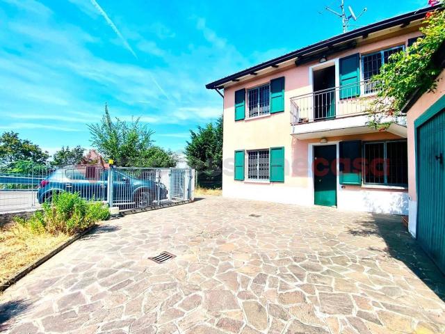 Villa bifamiliare in vendita a Albinea
