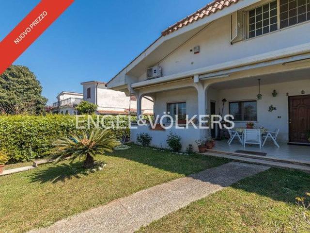 Villa bifamiliare in vendita a Ardea