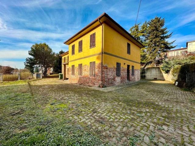 Villa bifamiliare in vendita a Asti