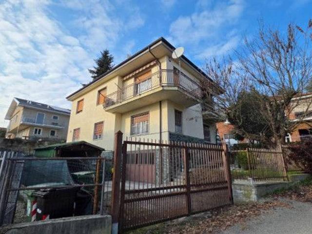 Villa bifamiliare in vendita a Asti