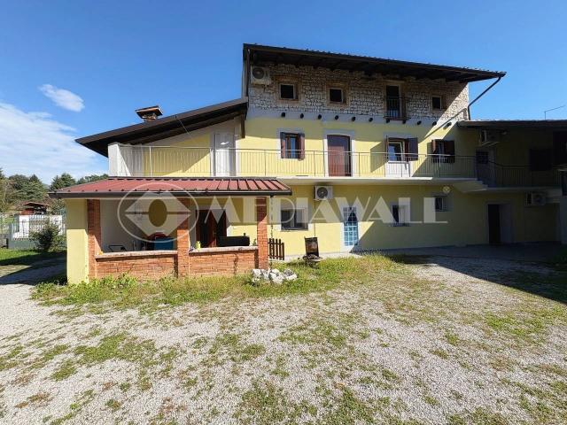 Villa bifamiliare in vendita a Aviano