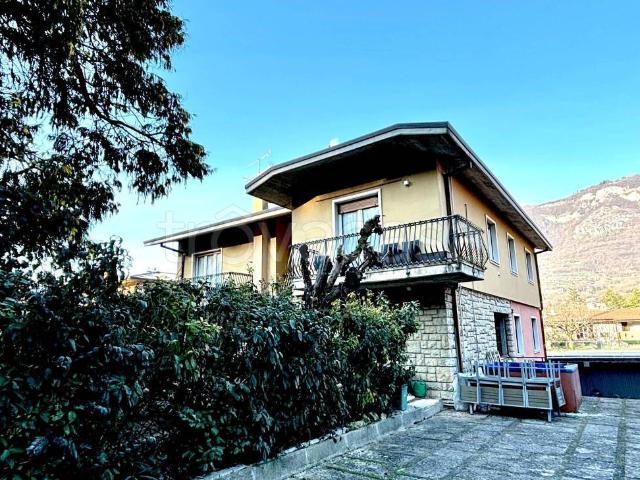 Villa bifamiliare in vendita a Botticino via Tito Speri