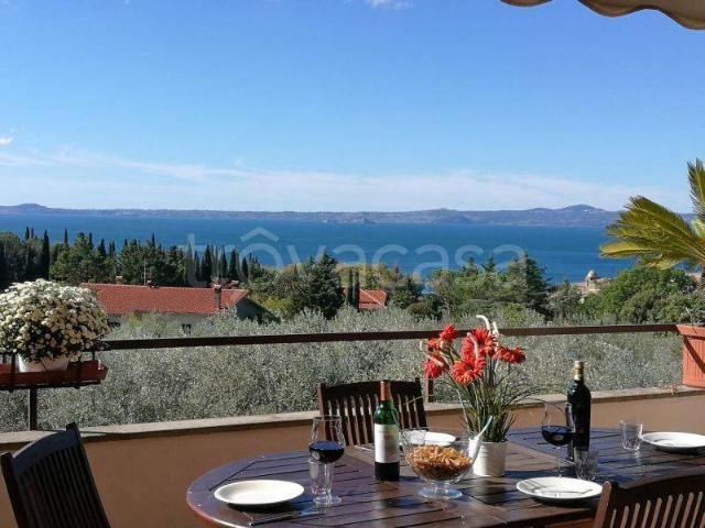 Villa bifamiliare in vendita a Bolsena