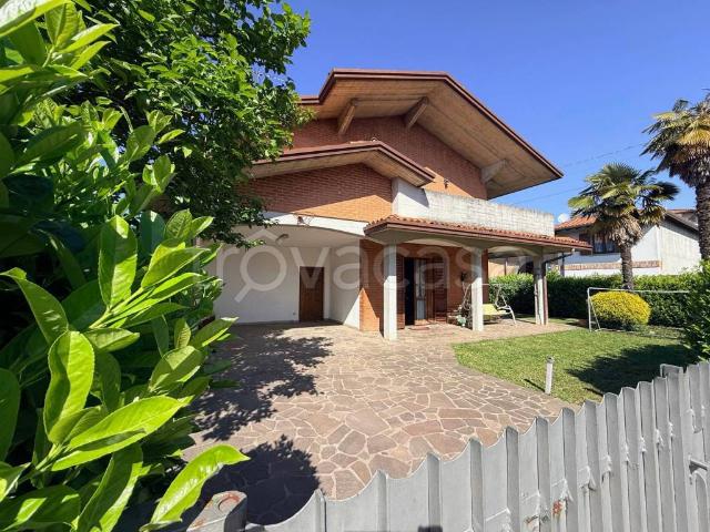 Villa bifamiliare in vendita a Bonate Sopra via Umberto I