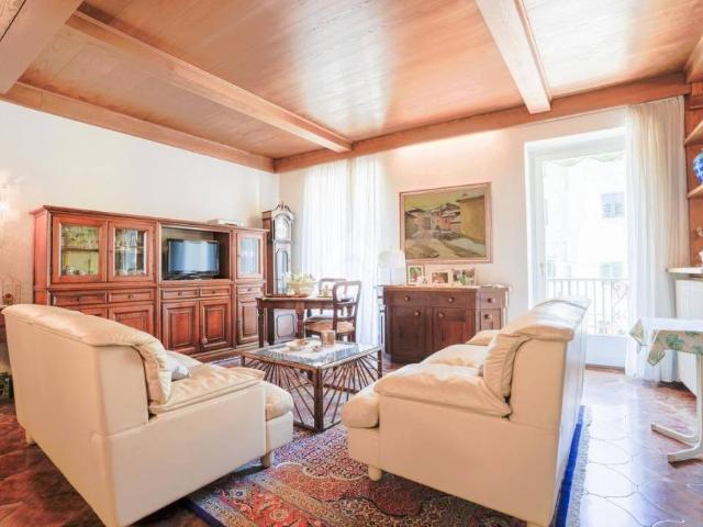 Villa bifamiliare in vendita a Borgo d'Anaunia via Roma, 19