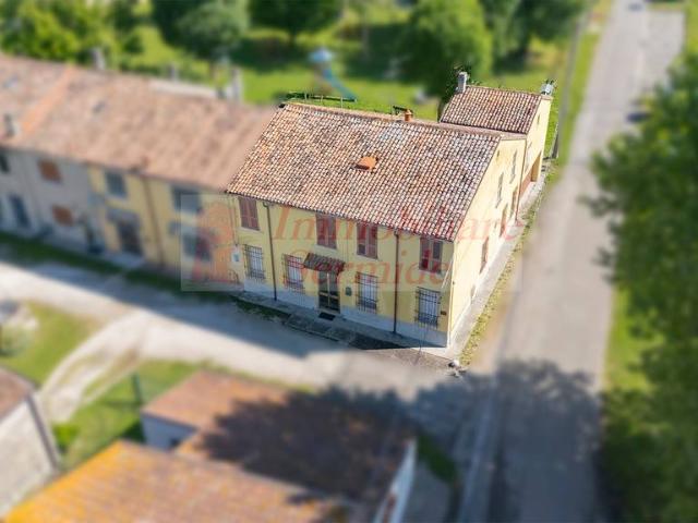 Villa bifamiliare in vendita a Borgocarbonara via Aldo Barbi