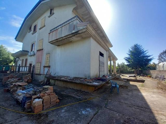 Villa bifamiliare in vendita a Borgia