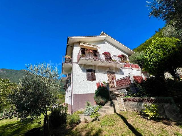 Villa bifamiliare in vendita a Borzonasca