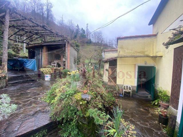 Villa bifamiliare in vendita a Borzonasca via brizzolara tigliolo