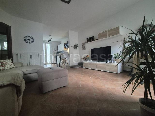 Villa bifamiliare in vendita a Badia Pavese