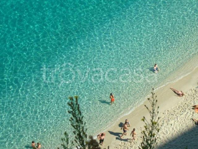 Villa bifamiliare in vendita a Badolato via Marina, Badolato Marina