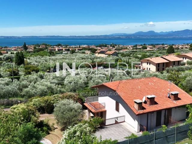 Villa bifamiliare in vendita a Bardolino strada delle Giare