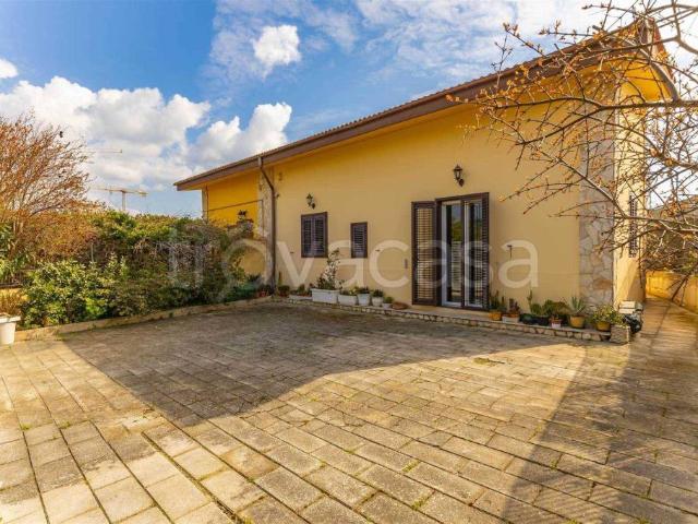 Villa bifamiliare in vendita a Bari via Fanelli, 220, Mungivacca