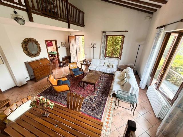 Villa bifamiliare in vendita a Bedizzole via l. Emigli, 11, Piazza
