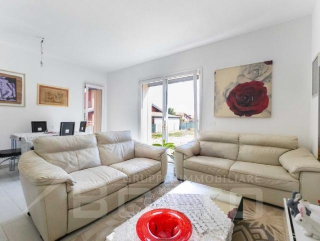 Villa bifamiliare in vendita a Bellinzago Novarese via Raffaello Sanzio 17