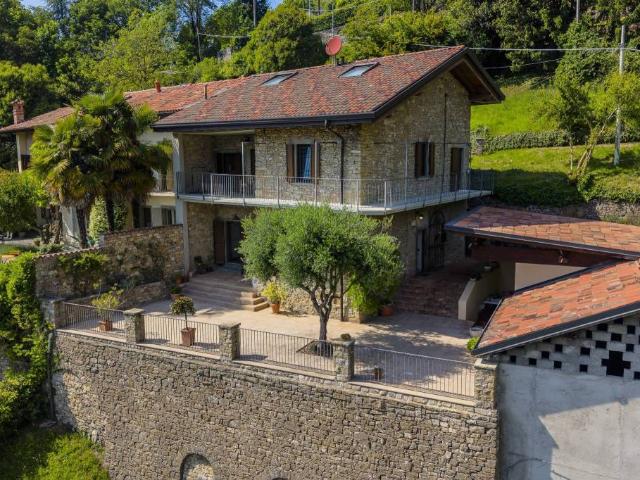 Villa bifamiliare in vendita a Bergamo via Fontana, 4, Colli